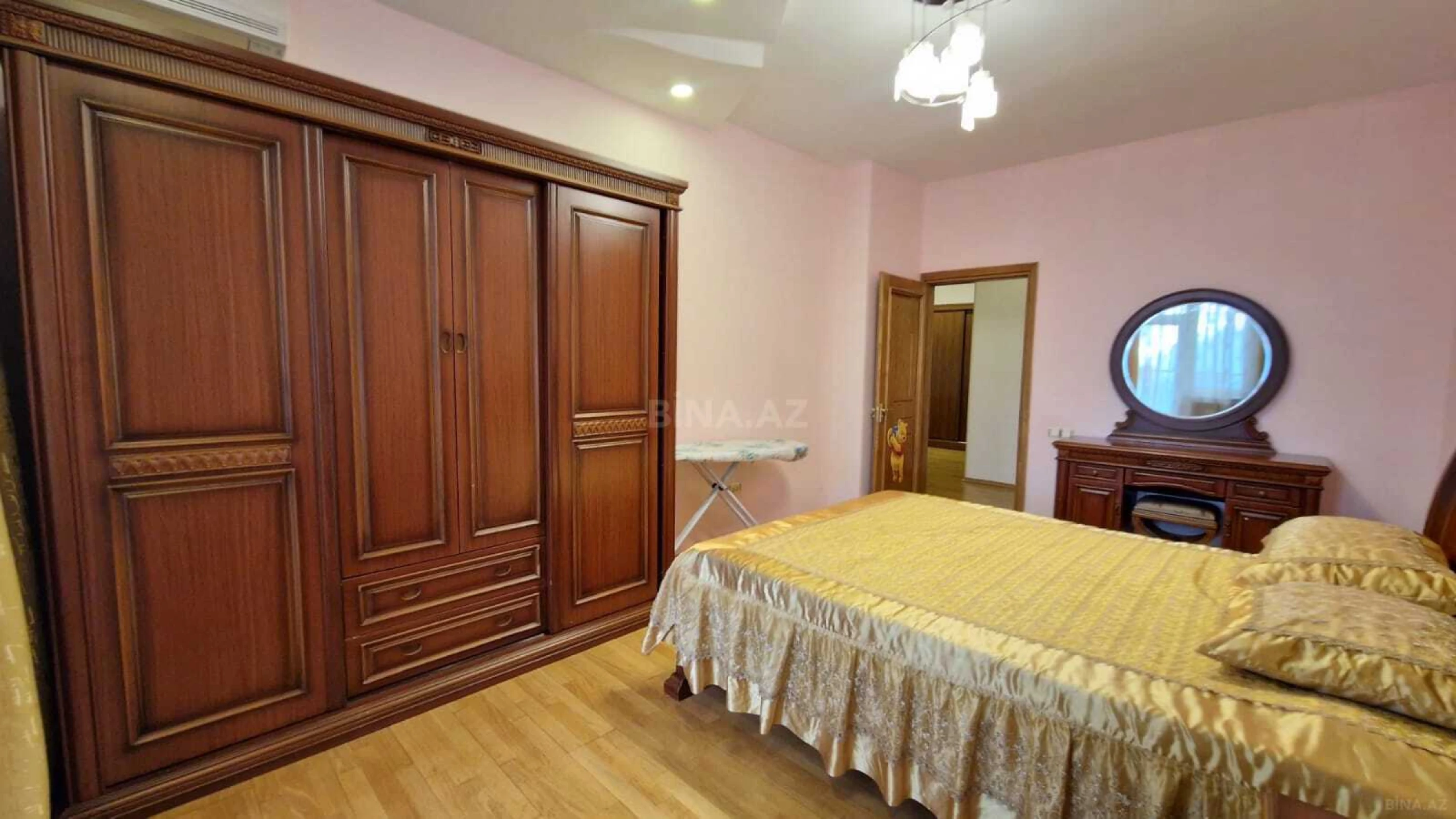 Kirayə verilir 3 otaqlı mənzil 150 m²