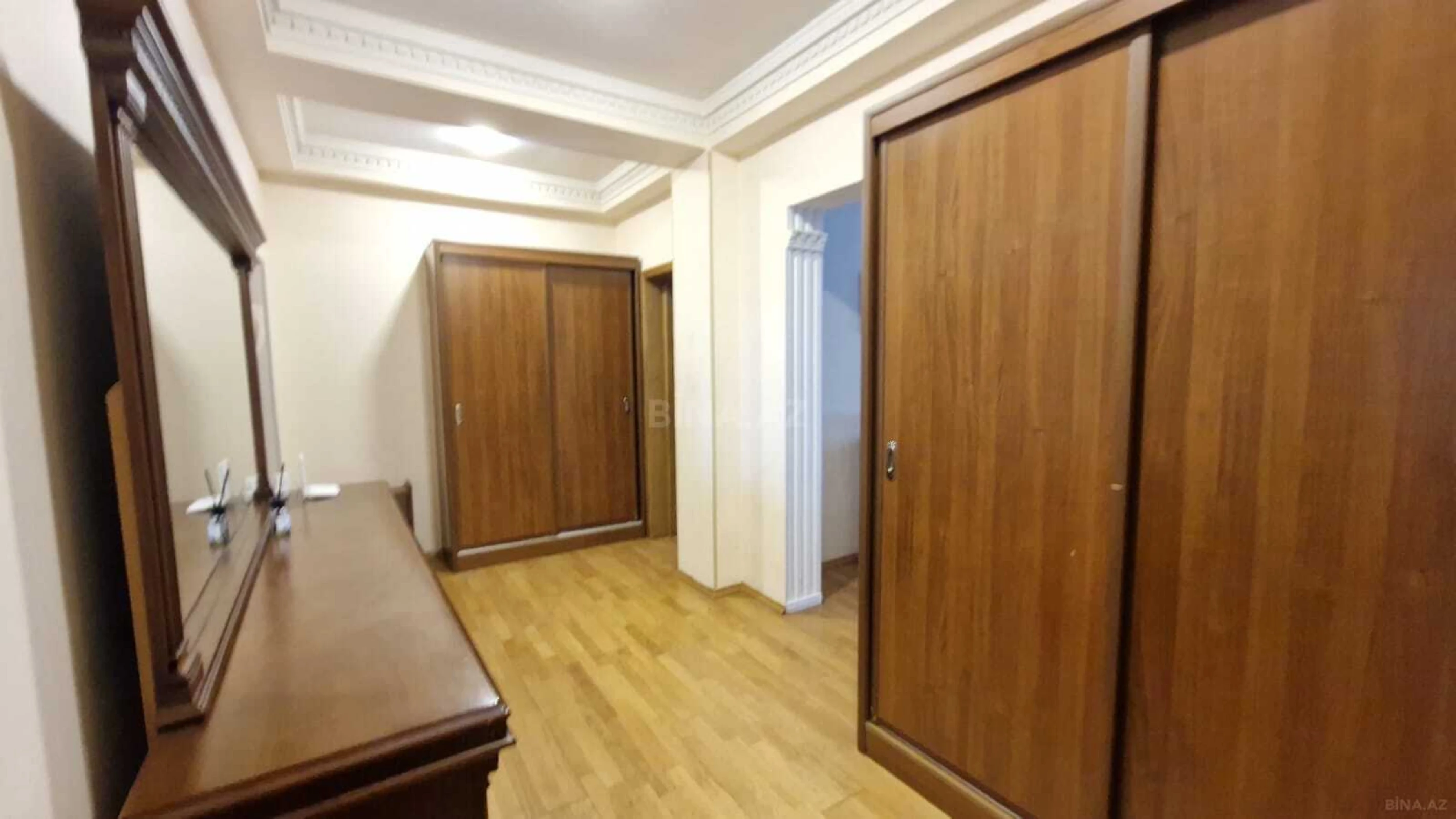 Kirayə verilir 3 otaqlı mənzil 150 m²