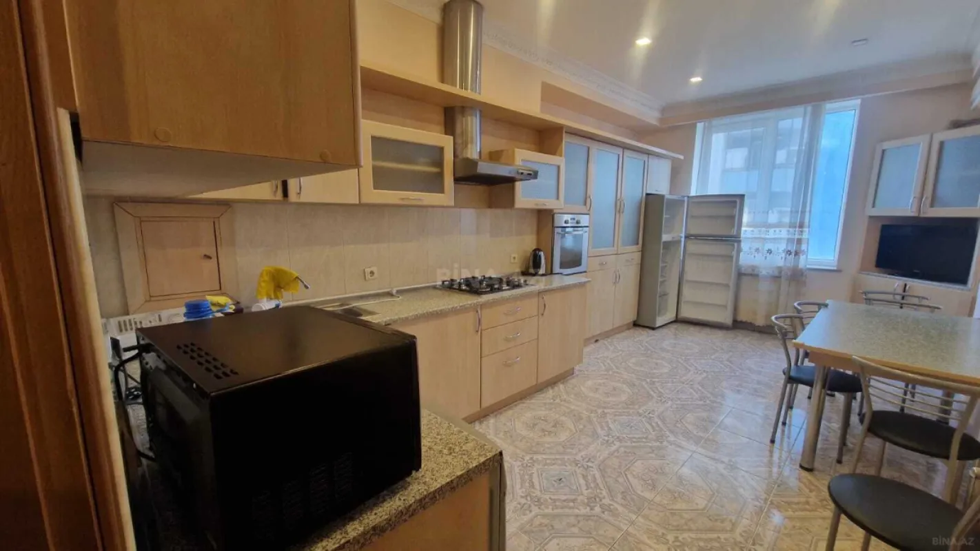 Kirayə verilir 3 otaqlı mənzil 150 m²