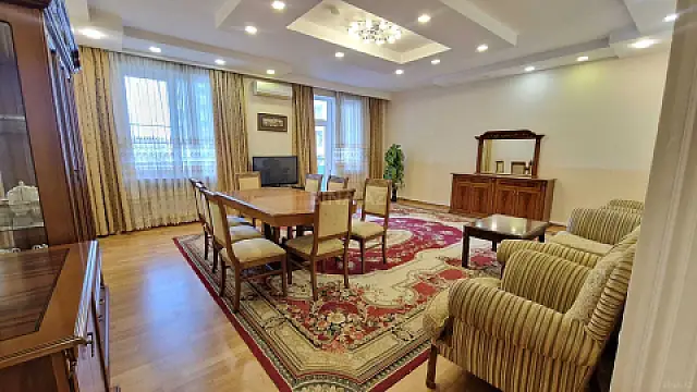 Kirayə verilir 3 otaqlı mənzil 150 m²