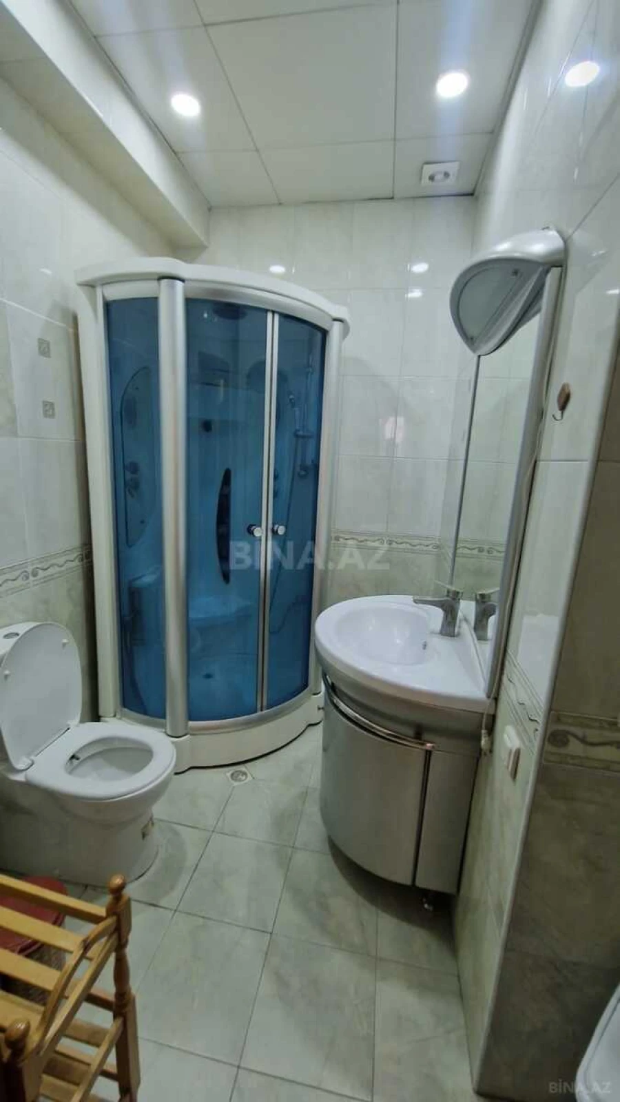 Kirayə verilir 3 otaqlı mənzil 150 m²