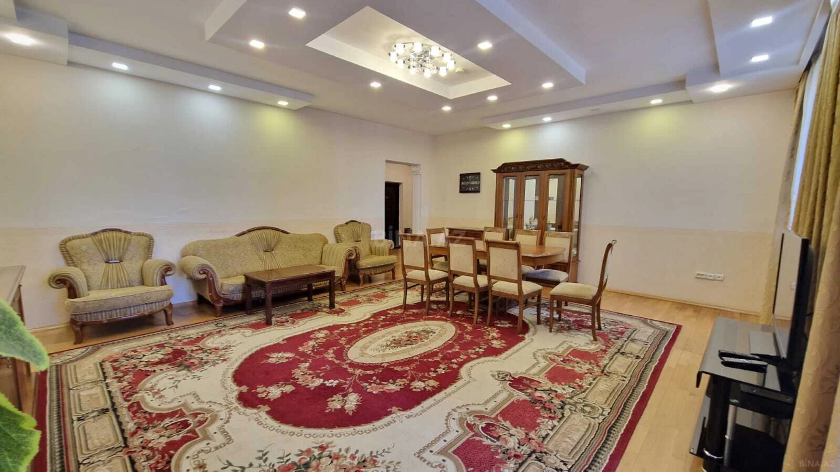 Kirayə verilir 3 otaqlı mənzil 150 m²