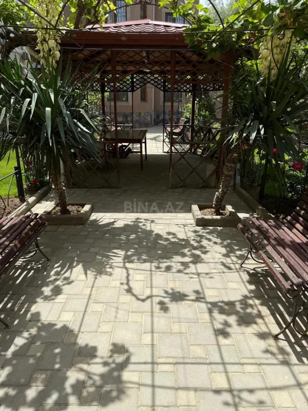 Satılır 10 otaqlı həyət evi 350 m²