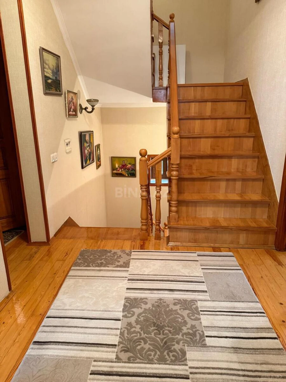 Satılır 10 otaqlı həyət evi 350 m²