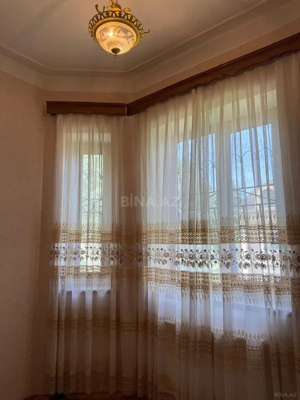 Satılır 10 otaqlı həyət evi 350 m²