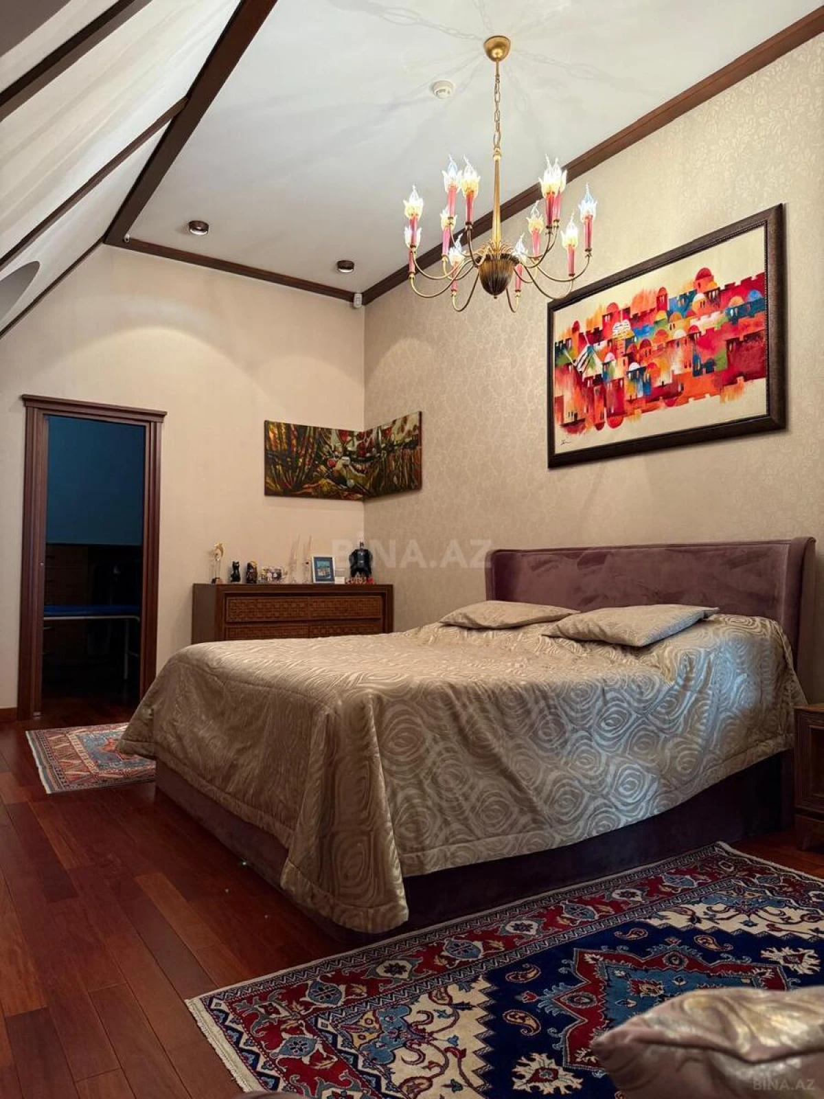 Satılır 10 otaqlı həyət evi 350 m²