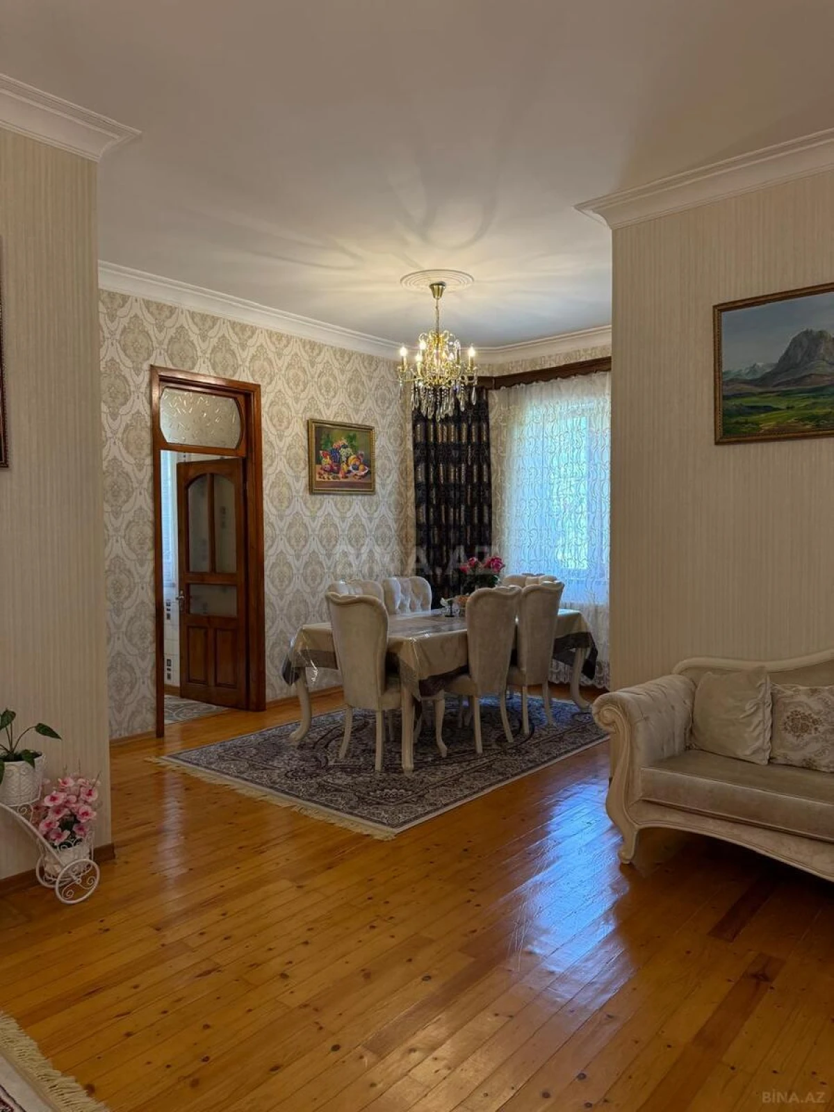 Satılır 10 otaqlı həyət evi 350 m²