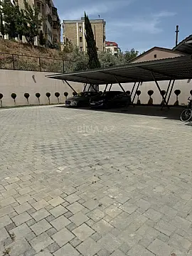 Satılır 10 otaqlı həyət evi 350 m²