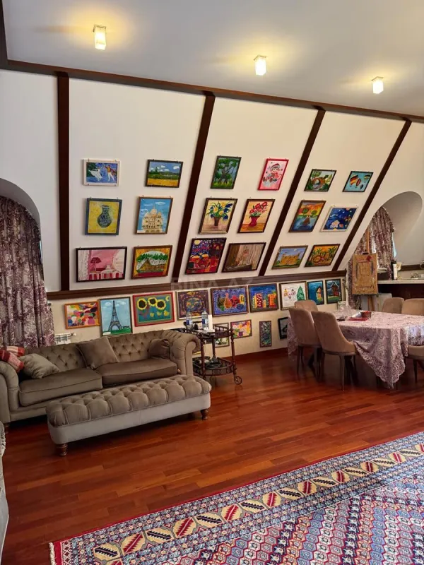 Satılır 10 otaqlı həyət evi 350 m²