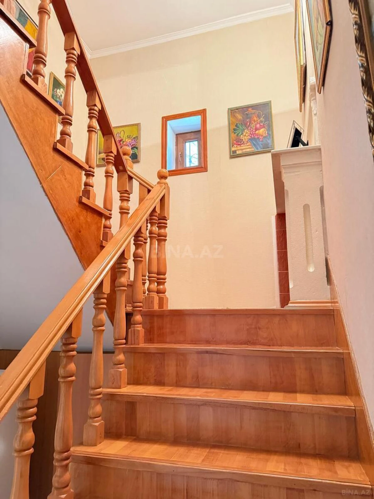 Satılır 10 otaqlı həyət evi 350 m²