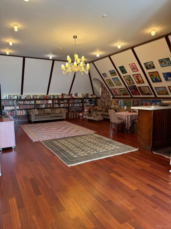 Satılır 10 otaqlı həyət evi 350 m²