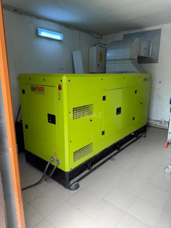 Satılır 10 otaqlı həyət evi 350 m²