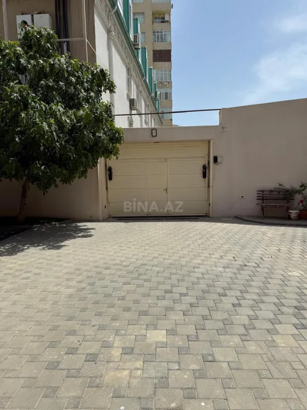 Satılır 10 otaqlı həyət evi 350 m²