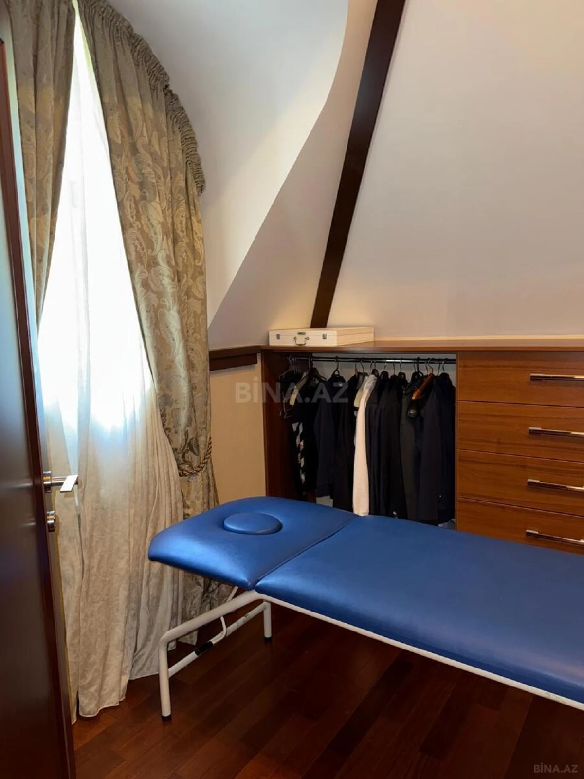 Satılır 10 otaqlı həyət evi 350 m²