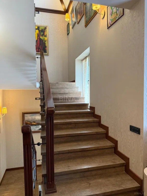 Satılır 10 otaqlı həyət evi 350 m²