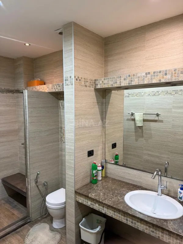 Satılır 10 otaqlı həyət evi 350 m²