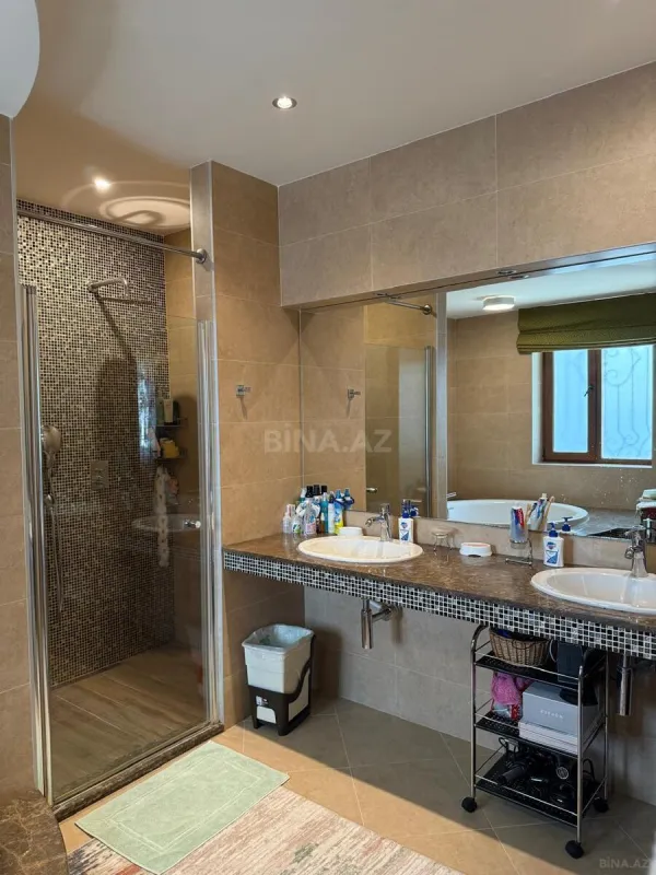 Satılır 10 otaqlı həyət evi 350 m²