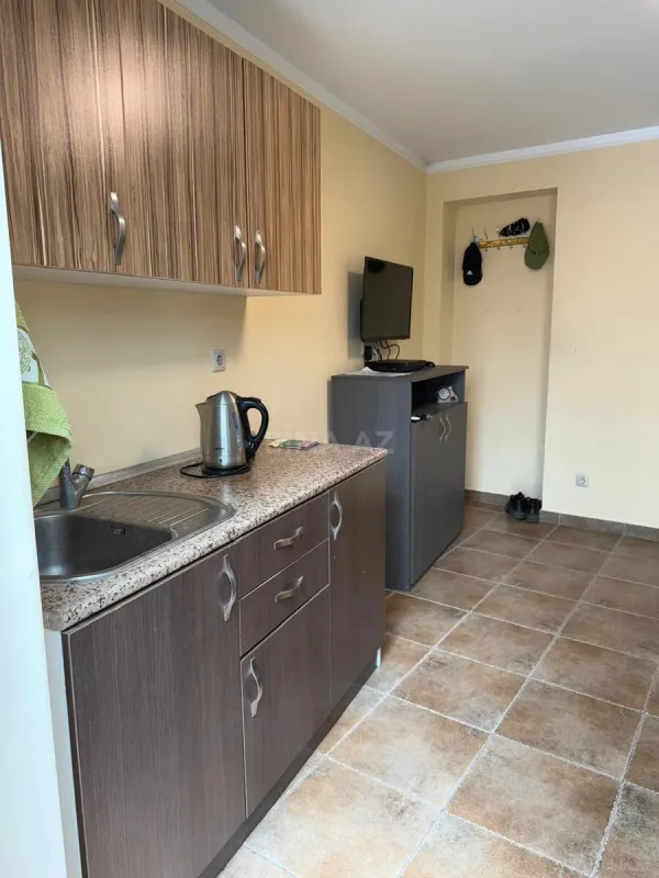 Satılır 10 otaqlı həyət evi 350 m²