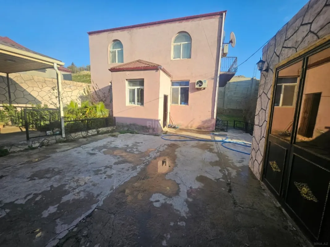 Satılır 4 otaqlı həyət evi 132 m²
