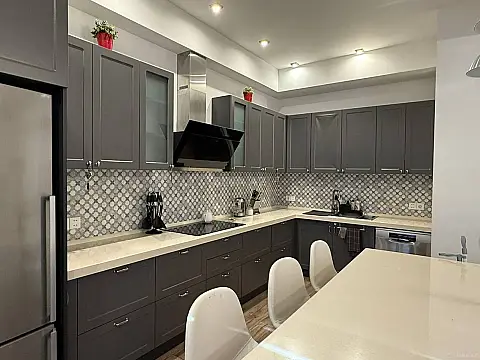 Kirayə verilir 4 otaqlı mənzil 170 m²