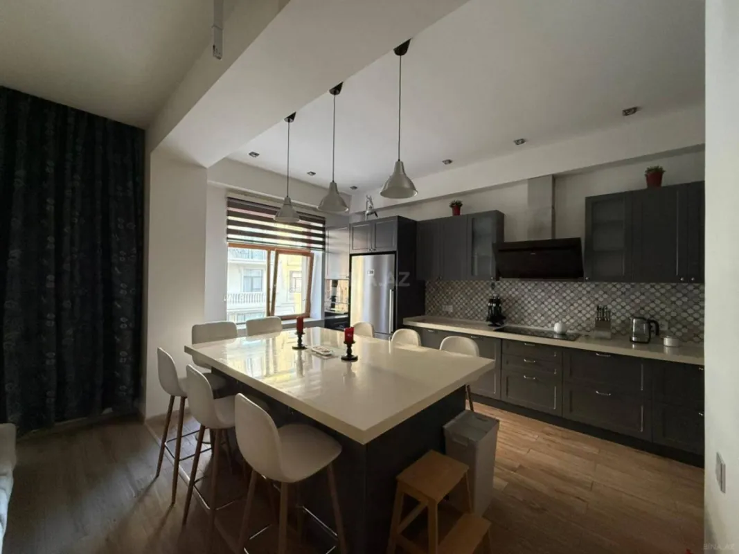 Kirayə verilir 4 otaqlı mənzil 170 m²