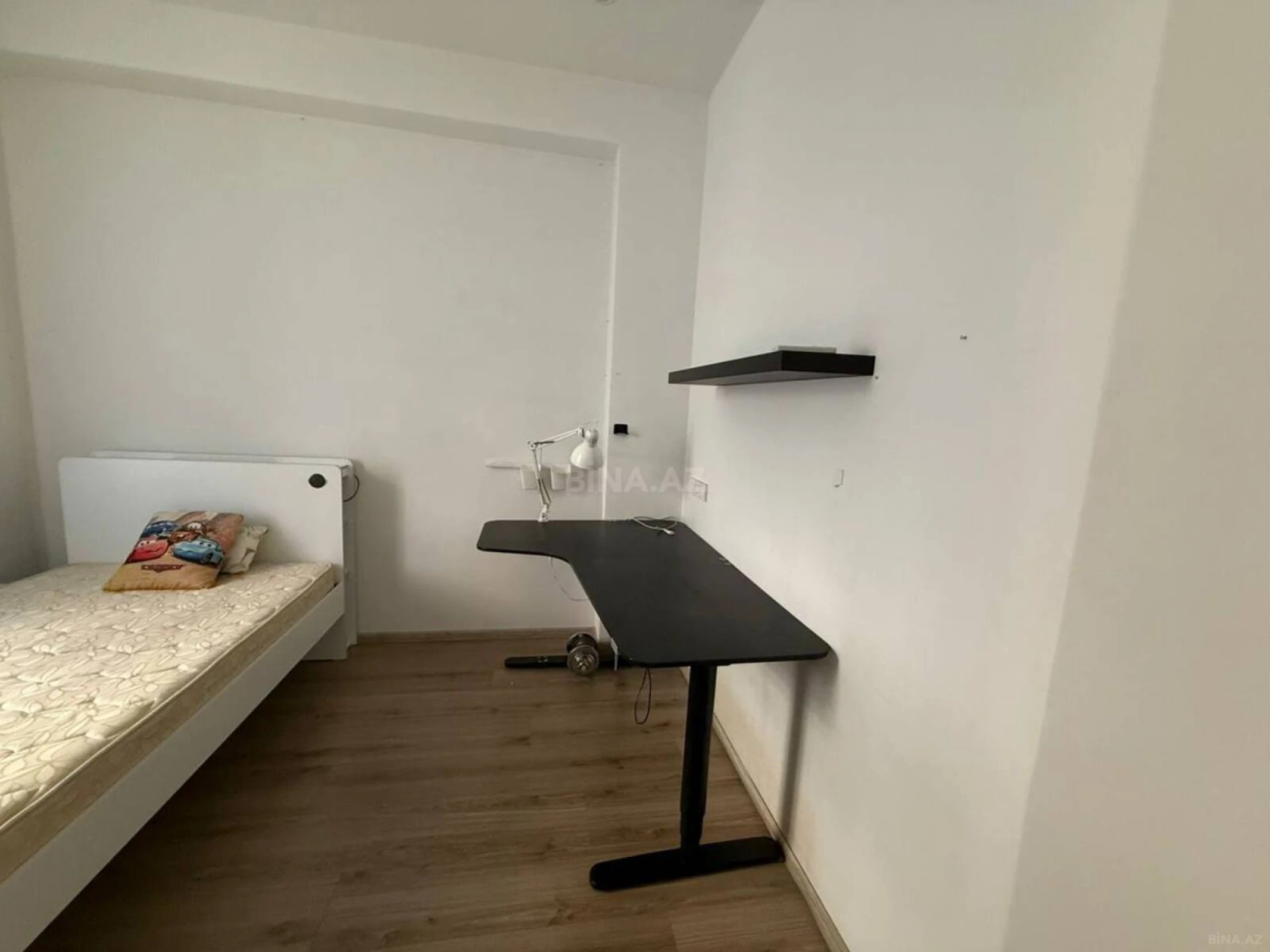 Kirayə verilir 4 otaqlı mənzil 170 m²