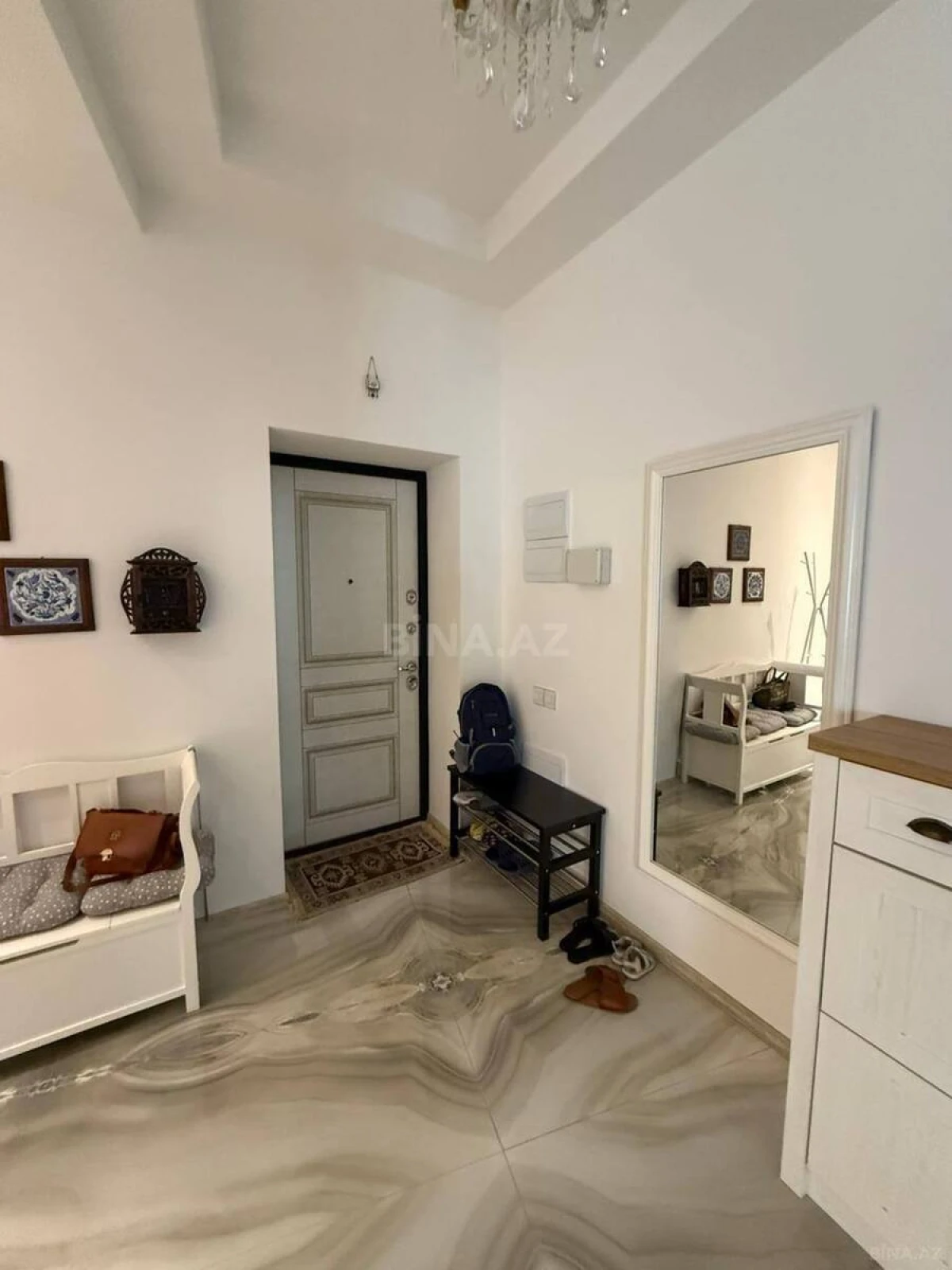 Kirayə verilir 4 otaqlı mənzil 170 m²