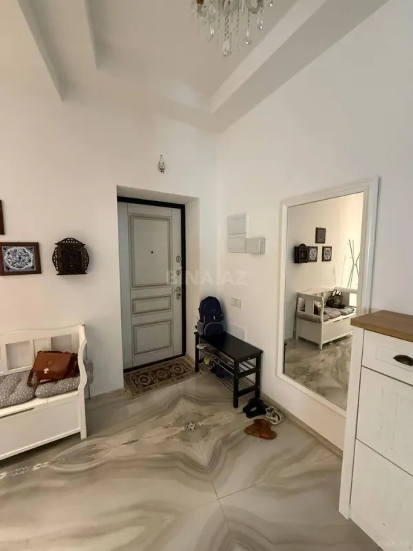 Kirayə verilir 4 otaqlı mənzil 170 m²