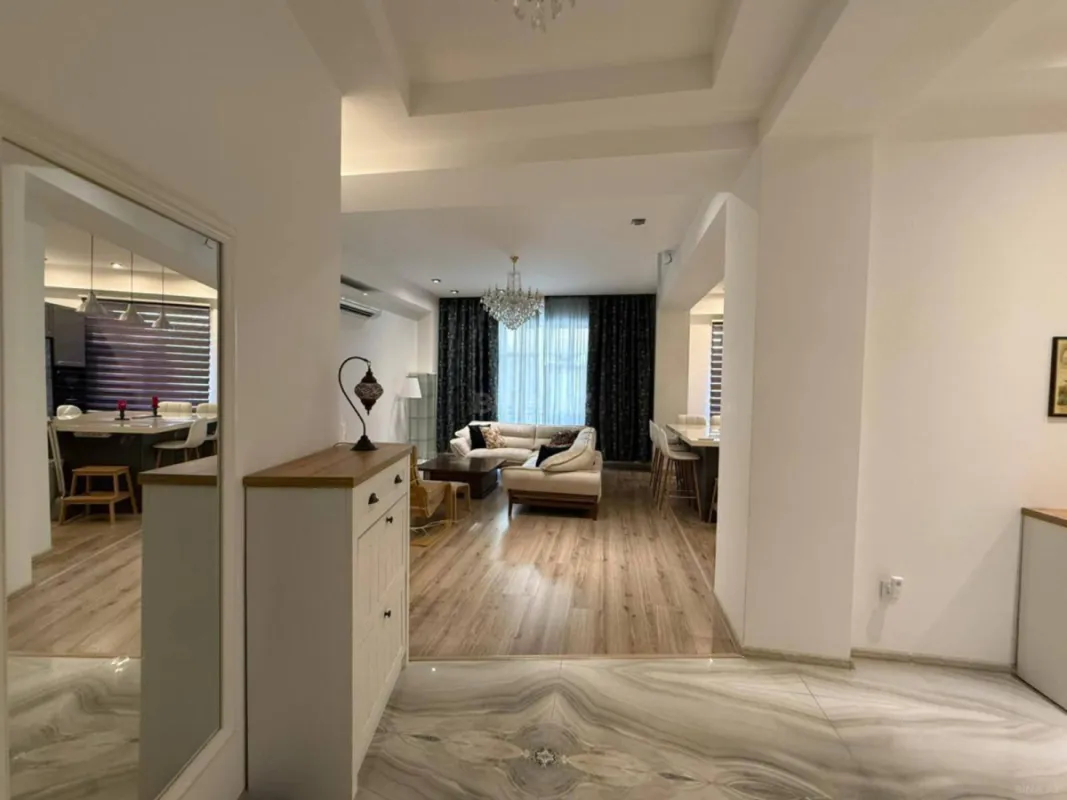 Kirayə verilir 4 otaqlı mənzil 170 m²