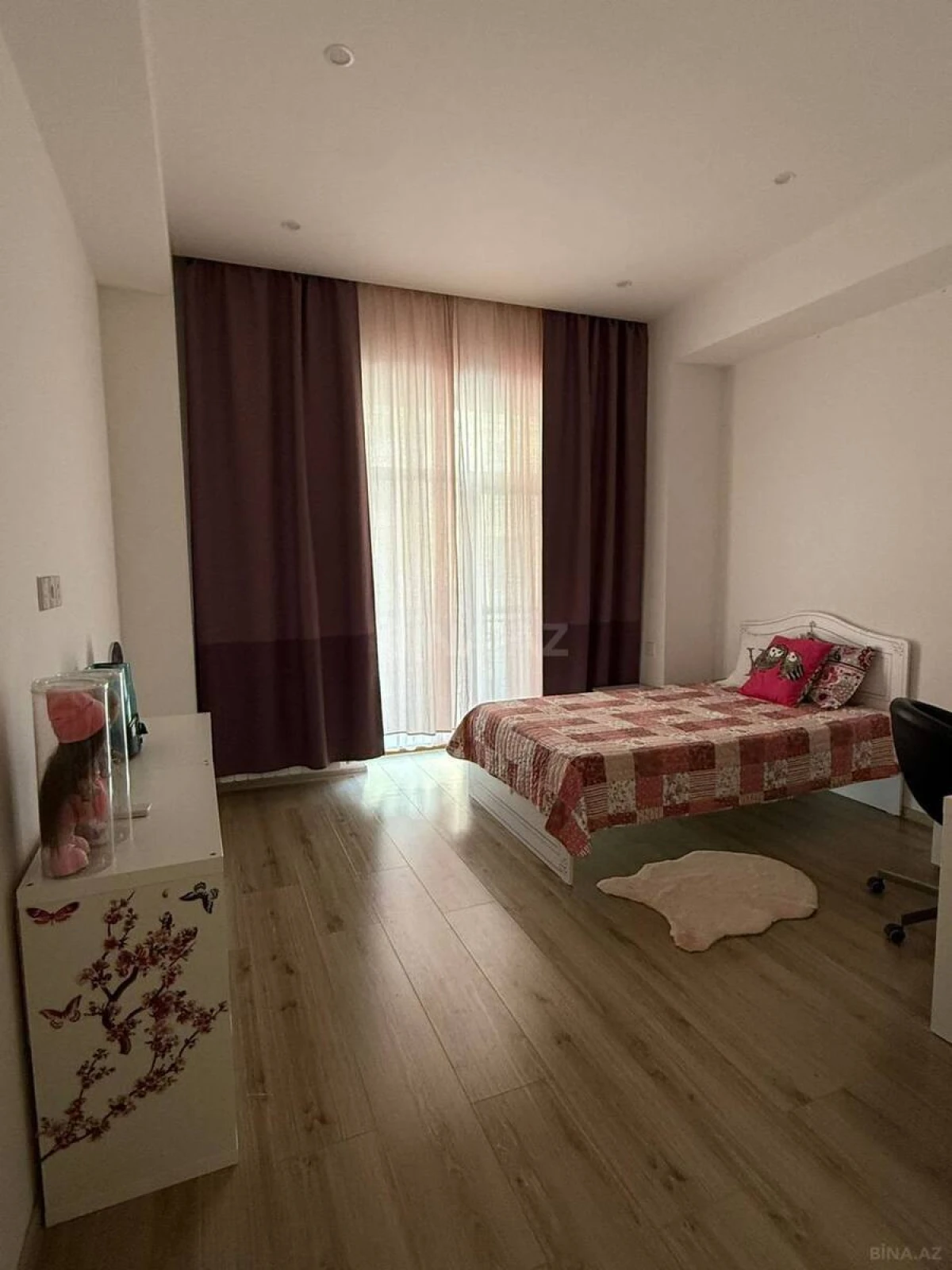 Kirayə verilir 4 otaqlı mənzil 170 m²