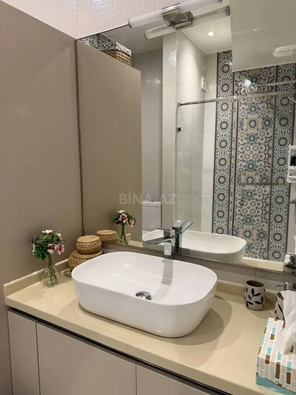 Kirayə verilir 4 otaqlı mənzil 170 m²