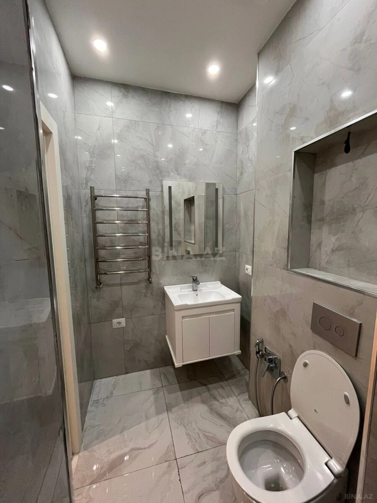 Kirayə verilir 2 otaqlı mənzil 73 m²