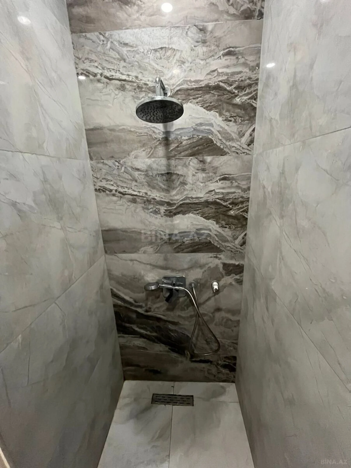 Kirayə verilir 2 otaqlı mənzil 73 m²