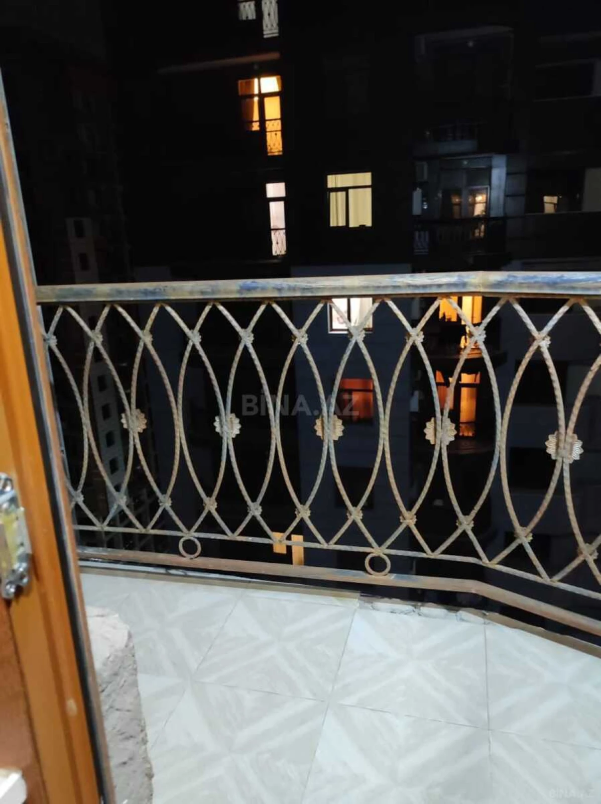 Satılır 2 otaqlı mənzil 72 m²