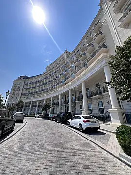 Satılır 4 otaqlı mənzil 145 m²