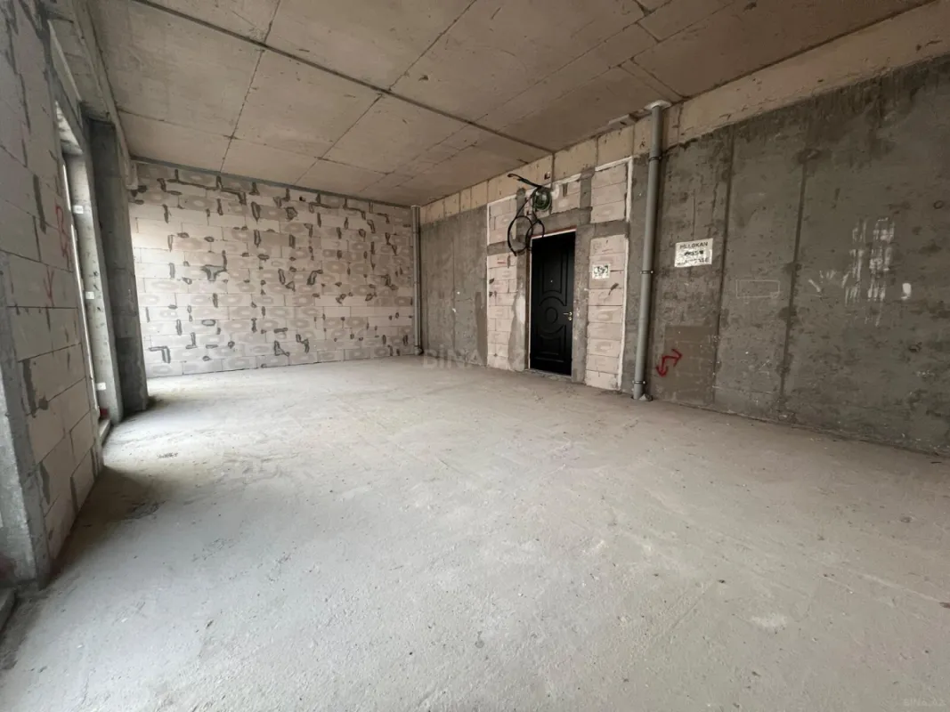 Satılır 4 otaqlı mənzil 145 m²