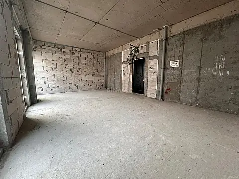 Satılır 4 otaqlı mənzil 145 m²