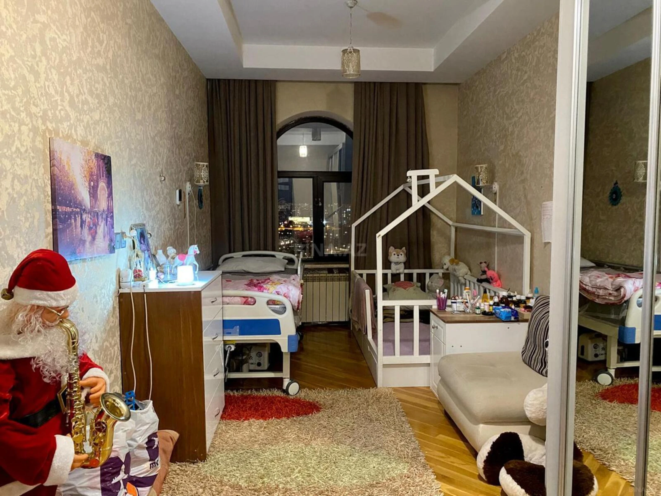 Satılır 3 otaqlı mənzil 140 m²