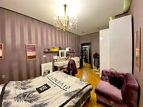 Satılır 3 otaqlı mənzil 140 m²