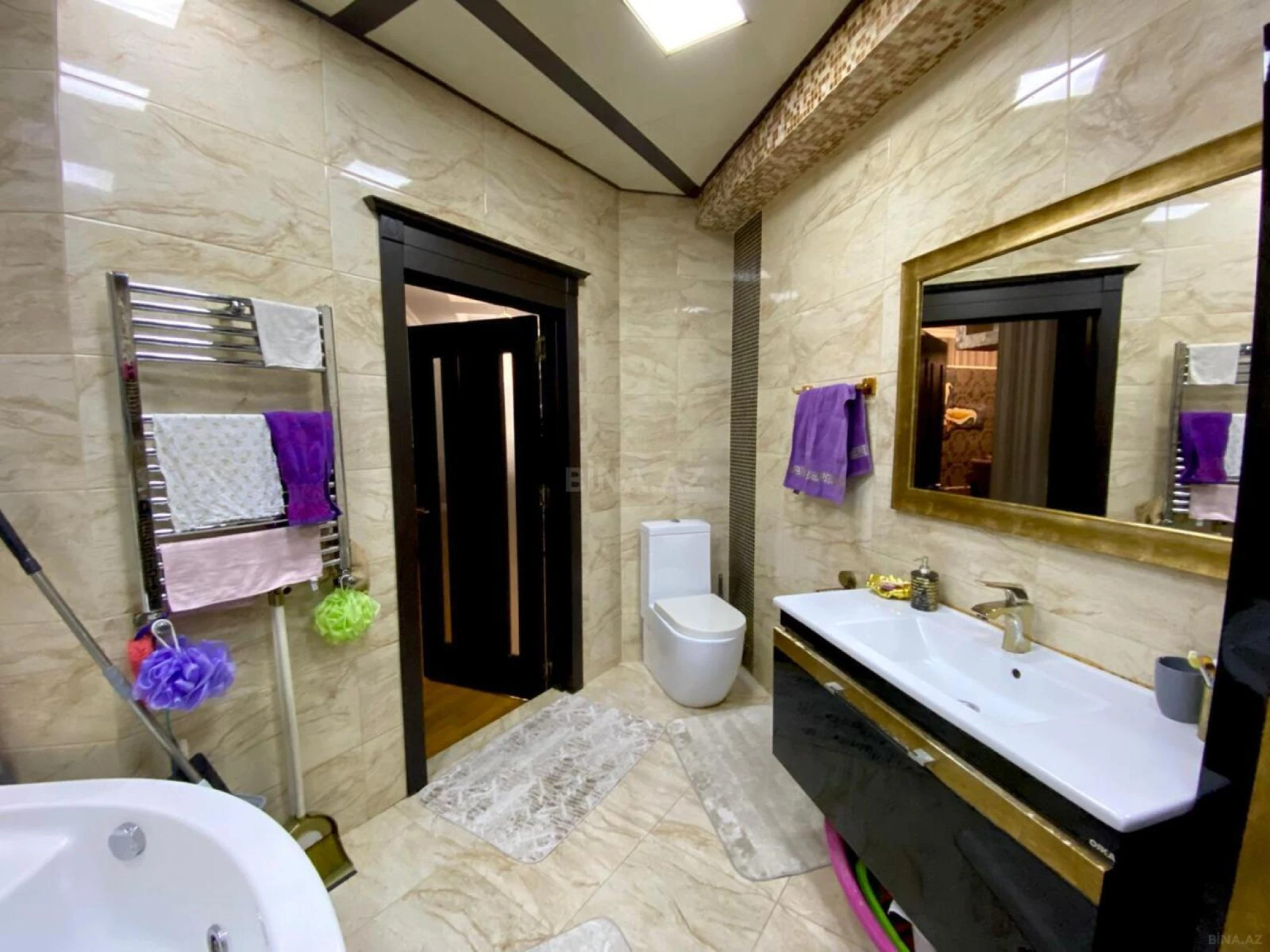 Satılır 3 otaqlı mənzil 140 m²