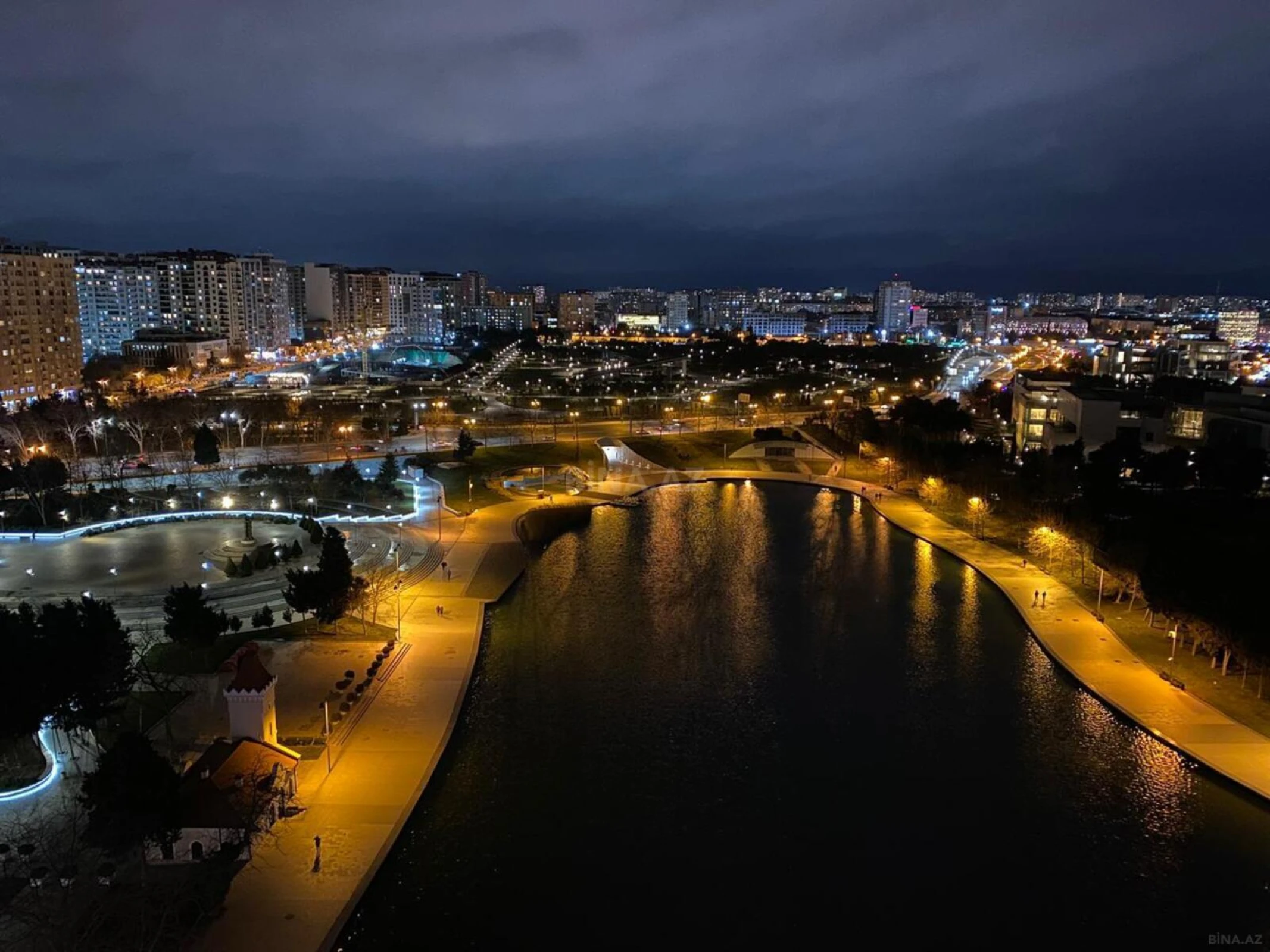 Satılır 3 otaqlı mənzil 140 m²