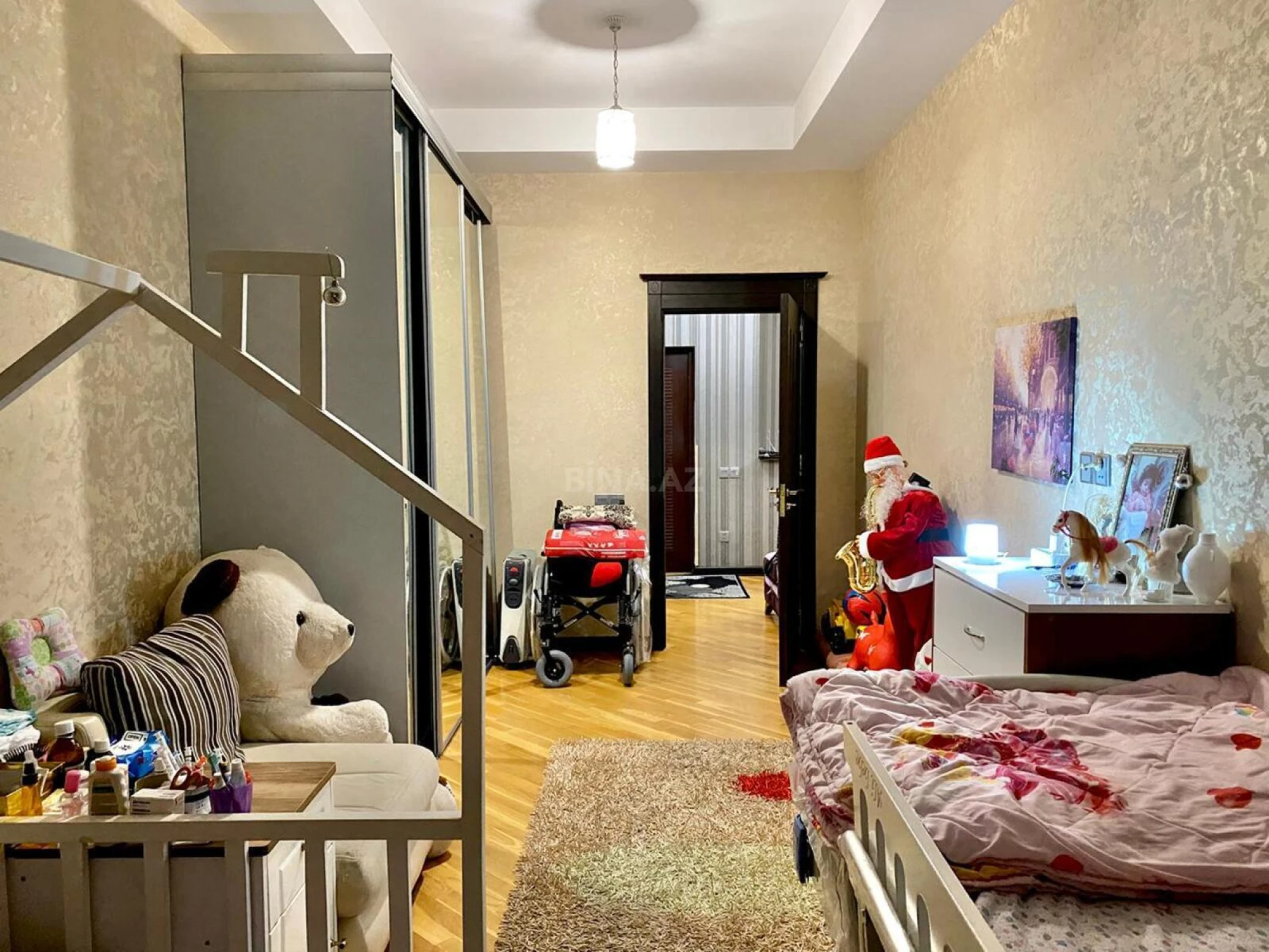 Satılır 3 otaqlı mənzil 140 m²