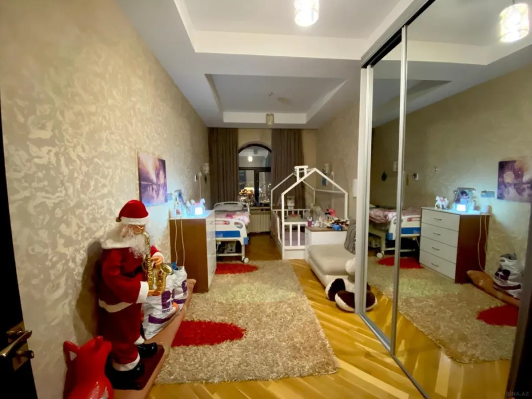 Satılır 3 otaqlı mənzil 140 m²