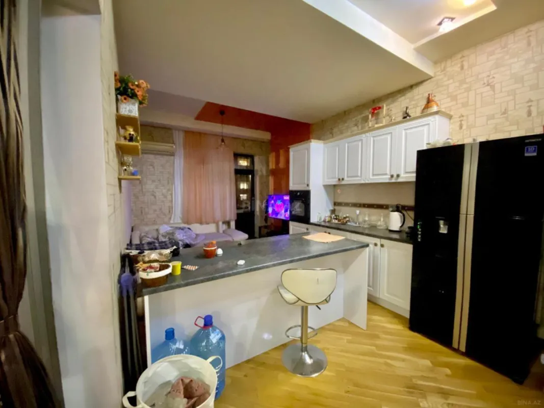 Satılır 3 otaqlı mənzil 140 m²