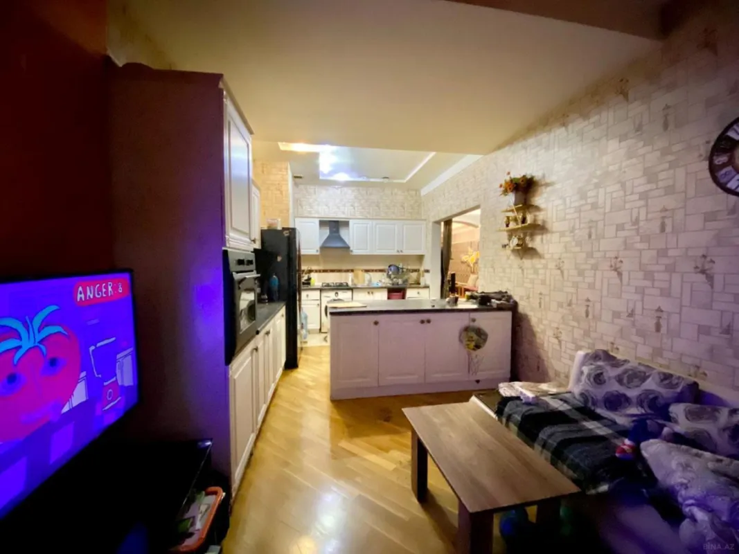 Satılır 3 otaqlı mənzil 140 m²