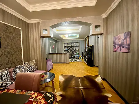Satılır 3 otaqlı mənzil 140 m²