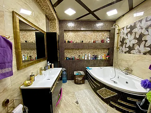 Satılır 3 otaqlı mənzil 140 m²