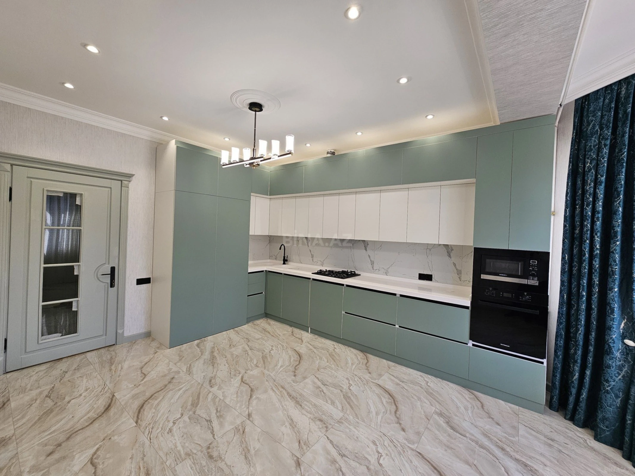 Satılır 3 otaqlı mənzil 150 m²