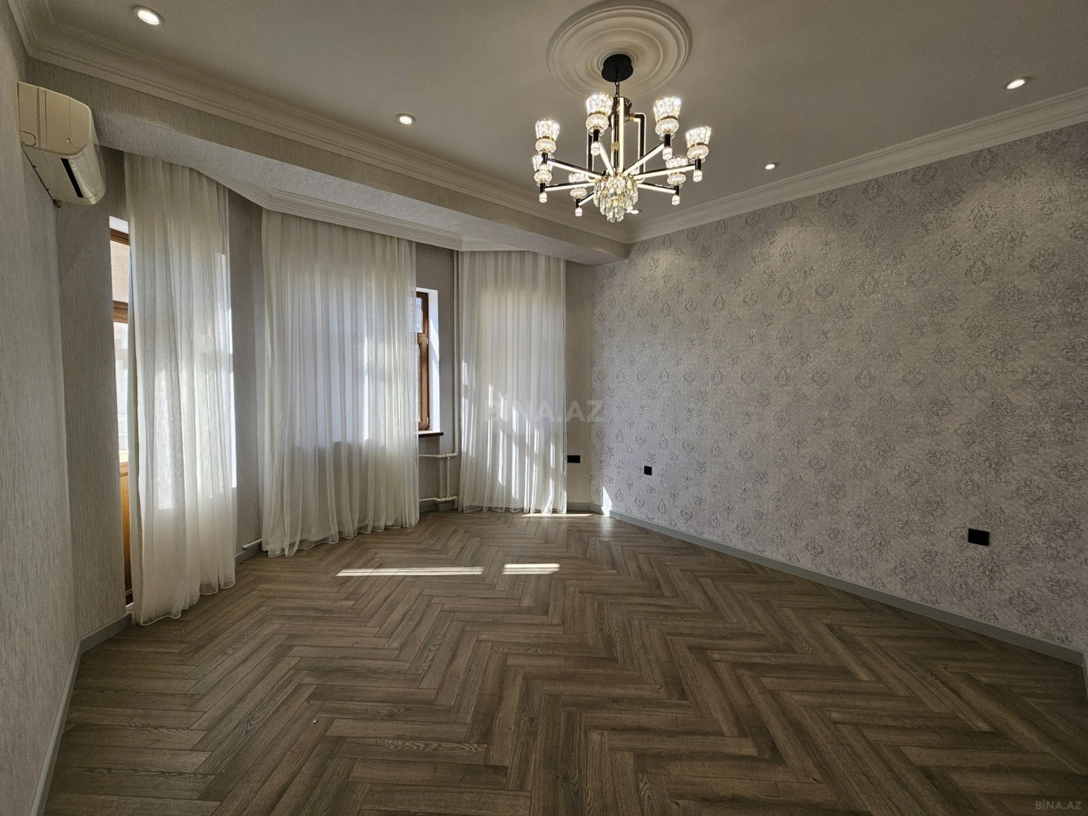 Satılır 3 otaqlı mənzil 150 m²