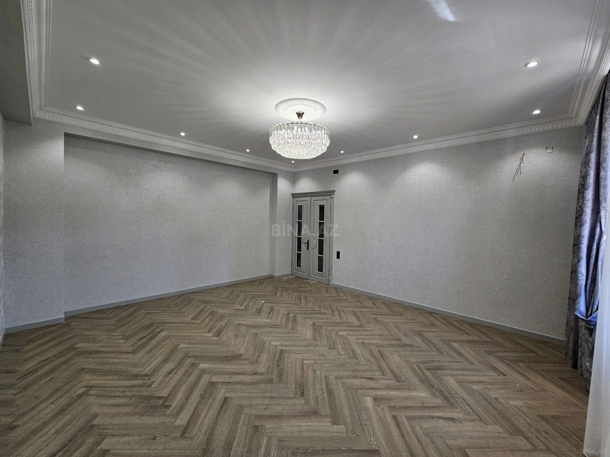 Satılır 3 otaqlı mənzil 150 m²